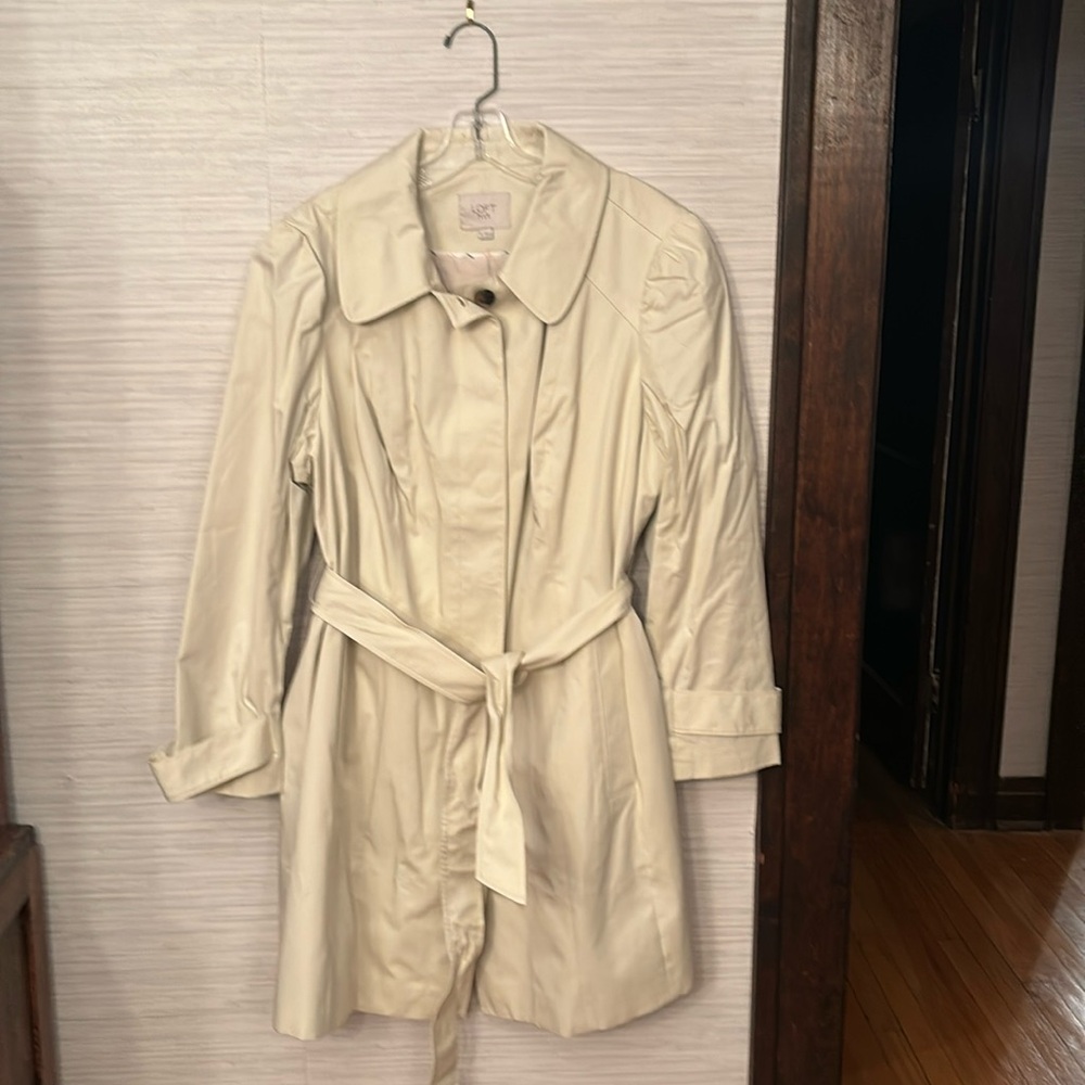 Loft short trench coat with tie waist.
